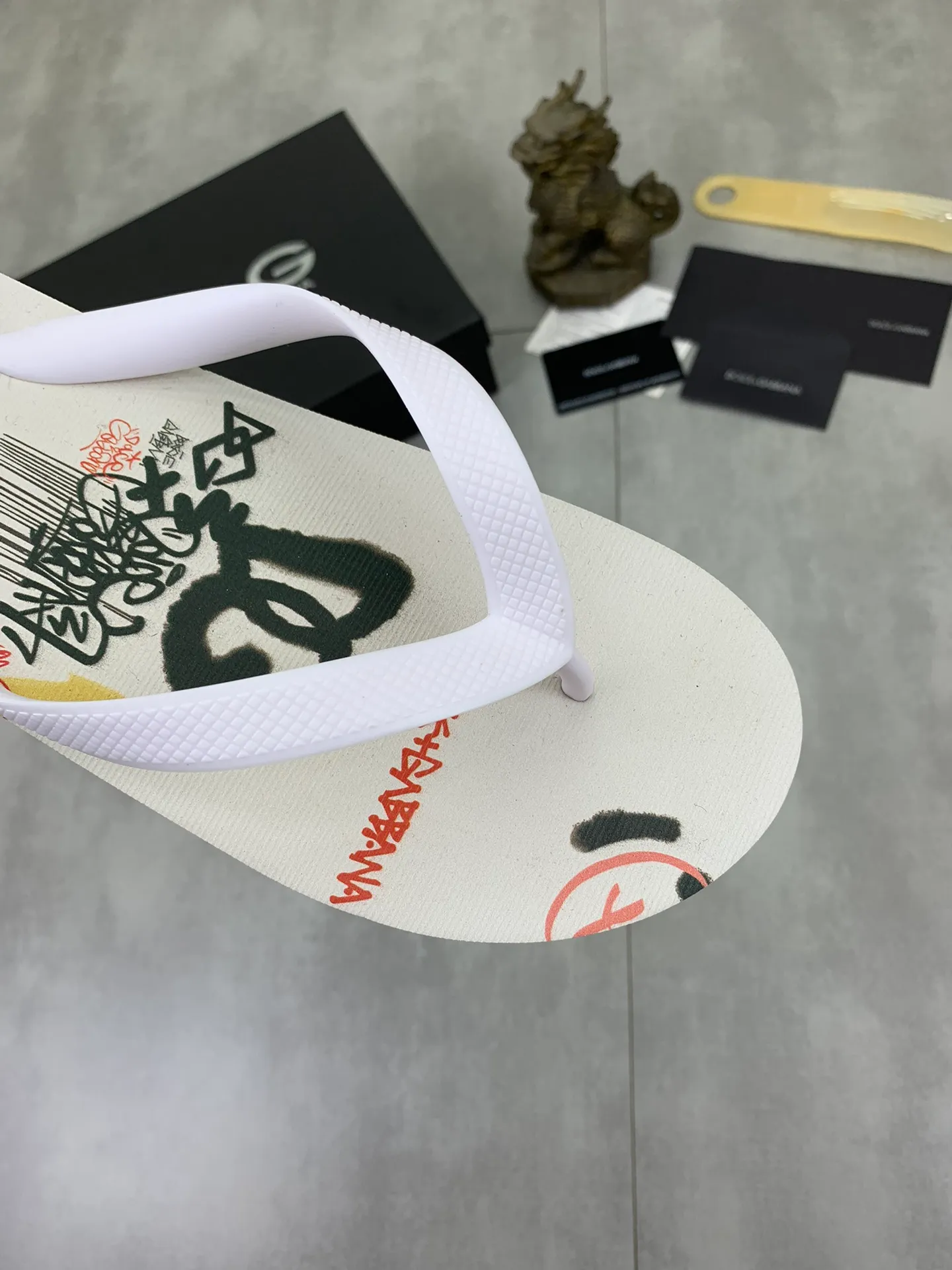Men's Men's Shoes💰P220💰[New Style]🆘[DG]Official Website Couple🧑‍🤝‍🧑Hot-selling Dolce & Gabbana Men's Flip-Flops are on sale at the counter simultaneously! Original fabric imported from Italy. Original bottom provided by the original factory. Size: Adult 36-45. Children’s size: 30-37. Multiple colors available.